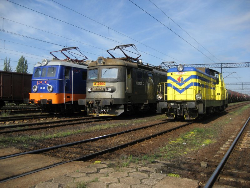 3E-51 , 182 037-2 und unsere SM42-2053 am 09.06.2009 in