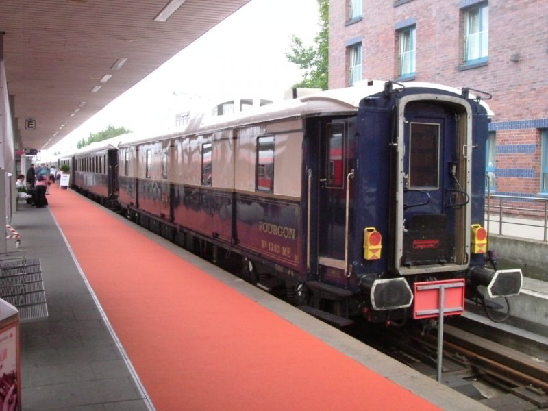 Am 17.08.2006 stand der Str�er-Express, gebildet aus den Wagen des