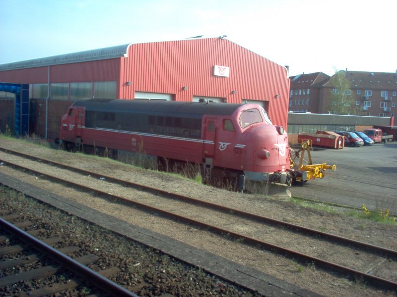 VL MX 103 (ex-DSB MX 1010) in Holb�k 27. april