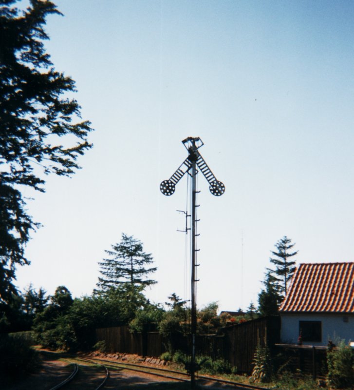 Fl�gelsignal auf der Museumsbahn Maribo-Bandholm im Juli 1994 in Bandholm.