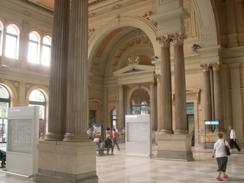 Look at the grandiose entrance hall of the station-Trieste Centrale.03.06.08