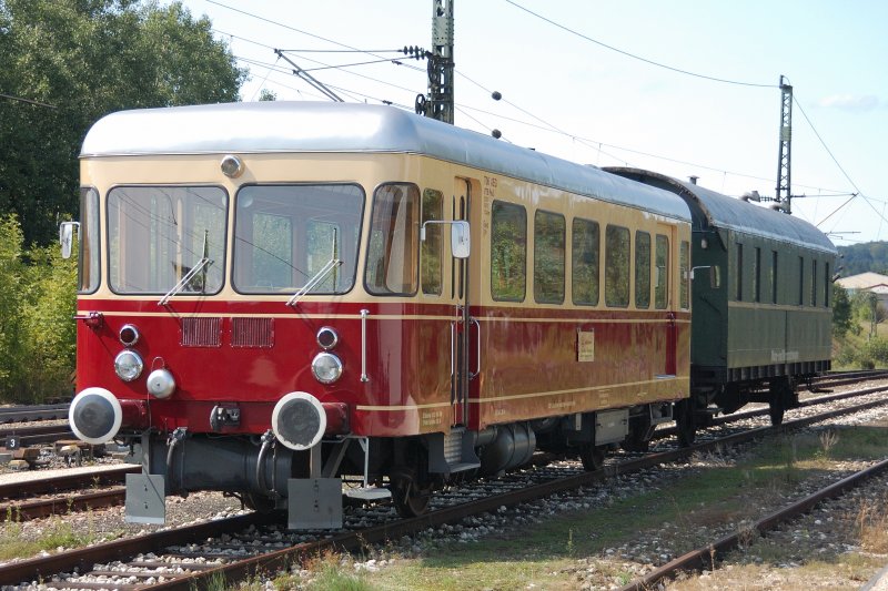 Blitzblank herausgeputzter VT 06 der Lokalbahn Amstetten - Gerstetten im