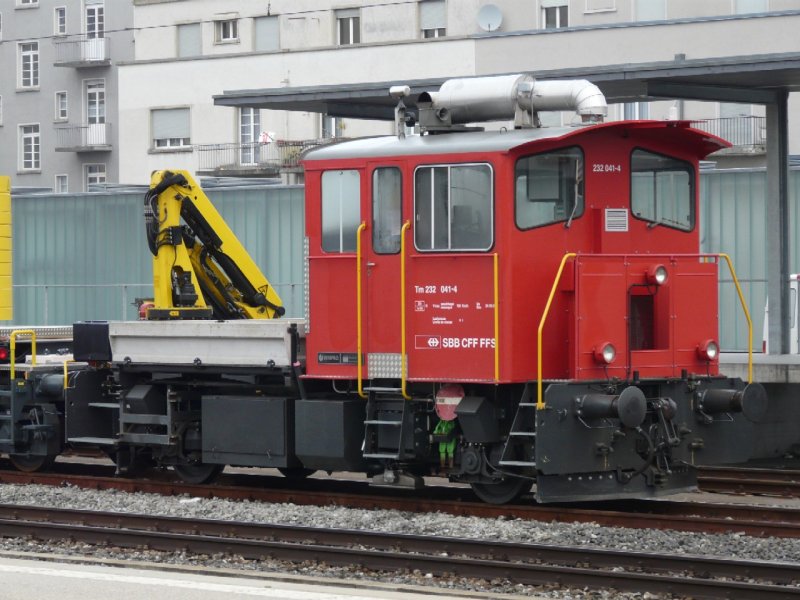 SBB Baudienst - Tm 2/2 232 041-4 im Bahnhofsareal von