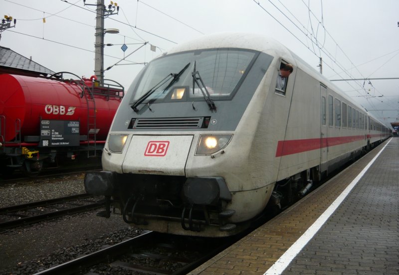 Nach Stuttgart f�hrt der EC 316 mit dem Steuerwagen voraus.