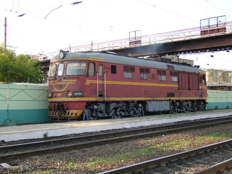 The old diesel locomotive TEP60-1098 at the station Saratov-II, 07/16/2006
