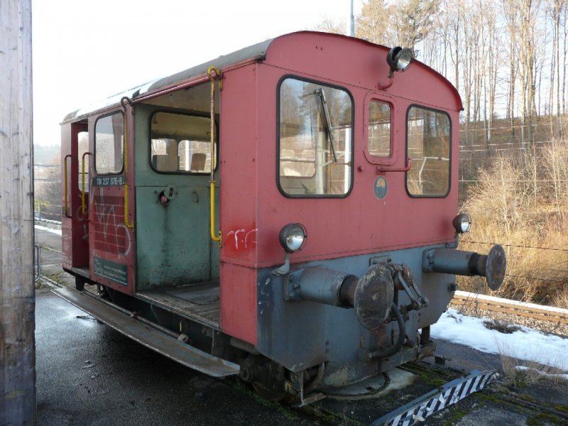 Im Roggwil-Wynau ist der Tm 2/2 237876-8 abgestellt am