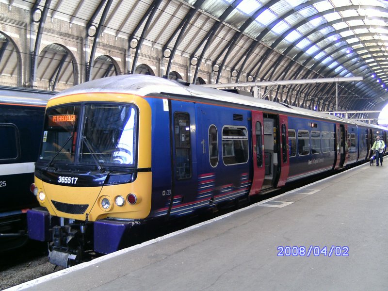 Ein mir noch unbekannter Triebzug in London Kings Cross.(02.04.2009) 