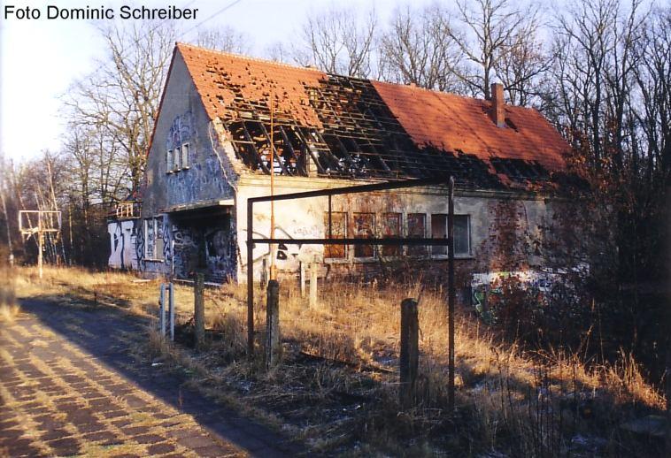 Das ehemalige Empfangsgeb�ude vom Bahnhof Falkenhagen!! Am 06.01.05 