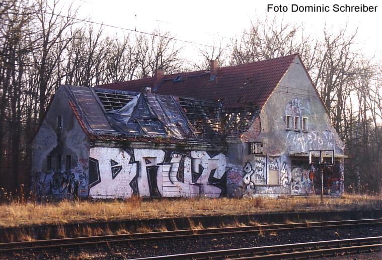 Das ehemalige Empfangsgeb�ude vom Bahnhof Falkenhagen!! Am 06.01.2005 