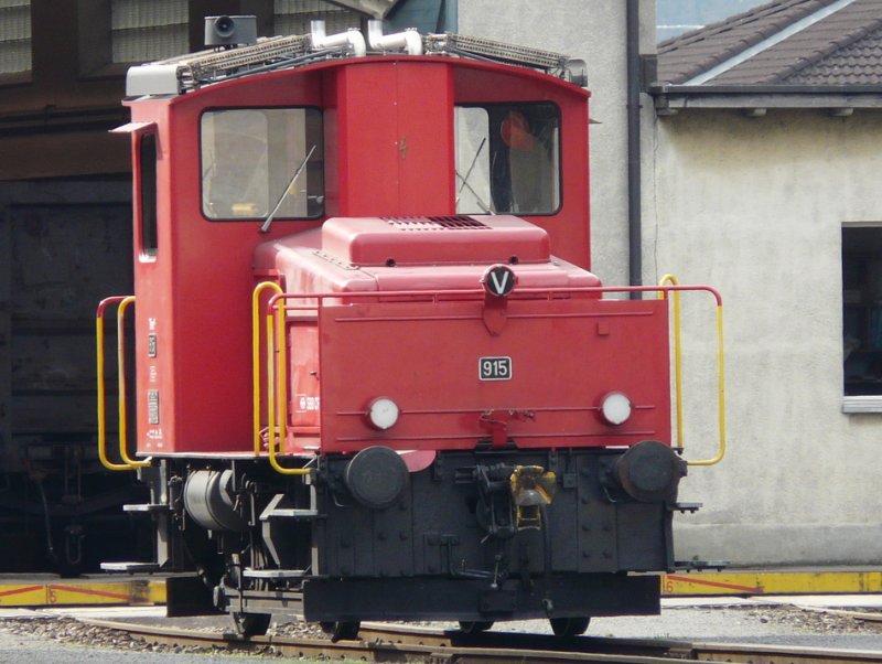SBB - shunting Tm 2 / 2 915 in the