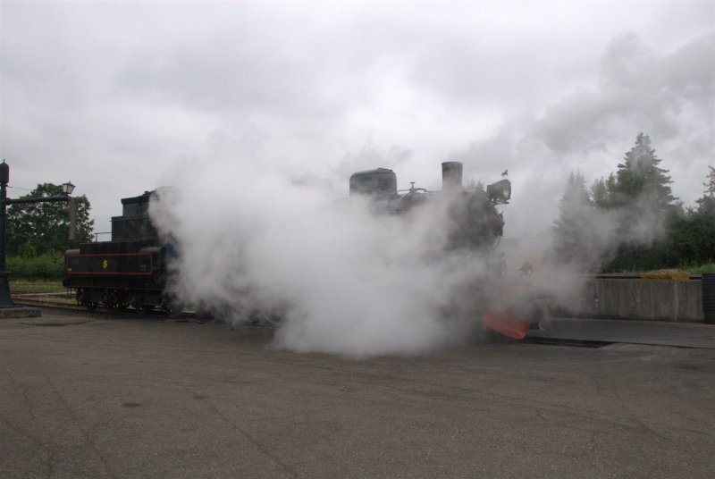 It steams and hisses of the 1289 ZLSM during the