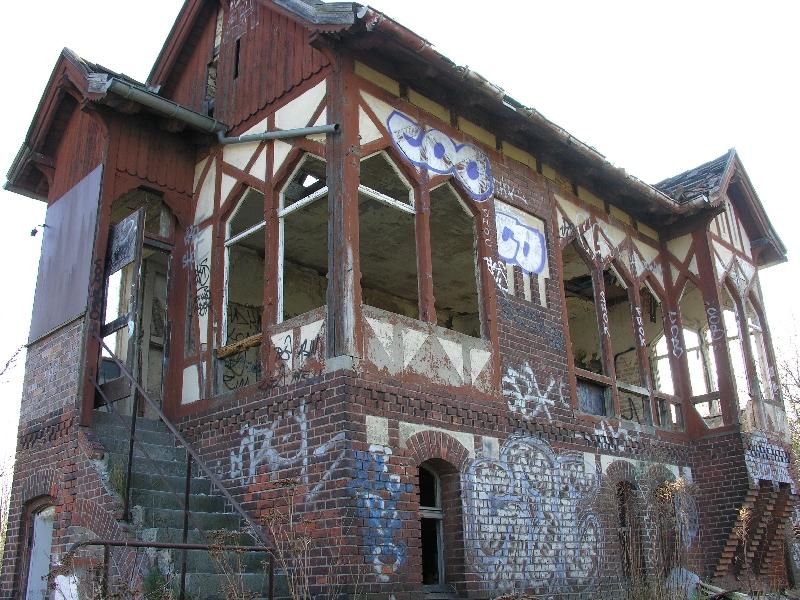 Das ehemalige W�rterstellwerk Dot vom Bahnhof Dallgow (b. Berlin), jetzt