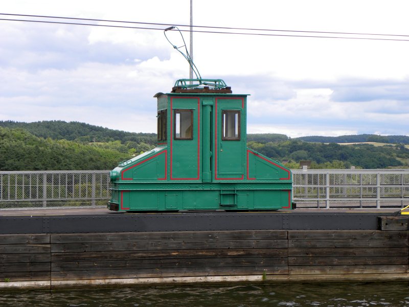 Ehemalige Treidellokomotive im Schiffshebewerk Niederfinow.
Die Treidellokomotive im Oberhafen zog bis