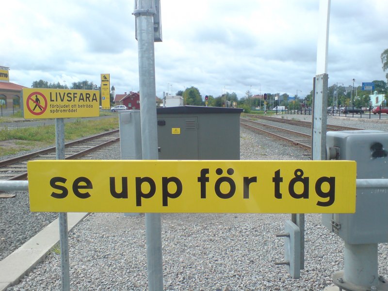 Signs in the "modern" station Eksjö. To have to leave