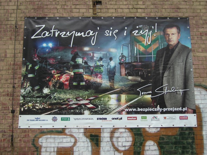 In Lubliniec warnt dieses Plakat das an einem Stellwerk in