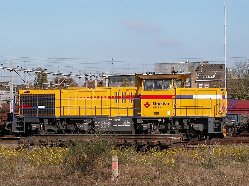 Diese G1206 der struktonrailinfra steht im Venloer Bahnhof. Das Foto