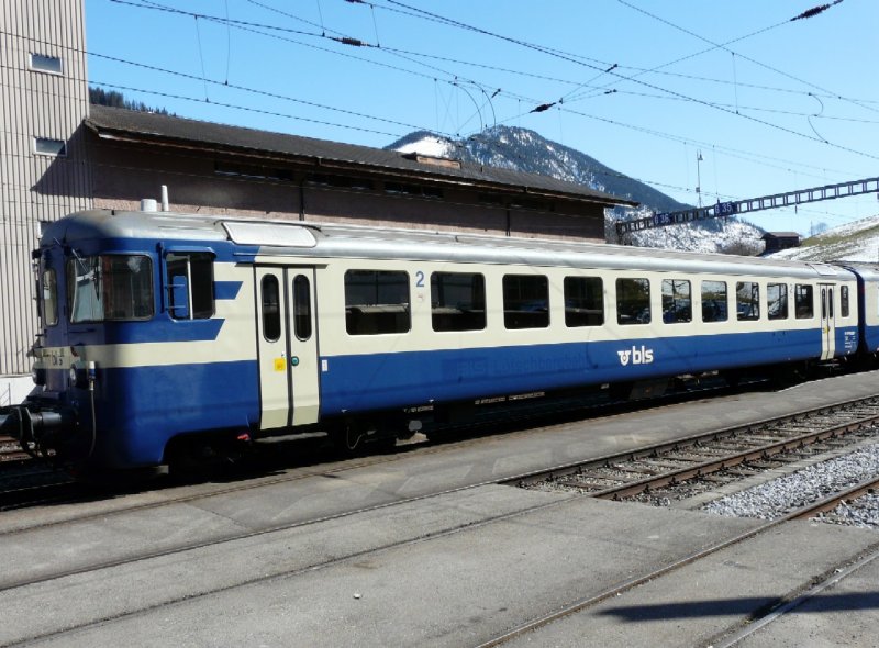 bls - Steuerwagen Bt 50 63 20-33 950-6 abgestellt in