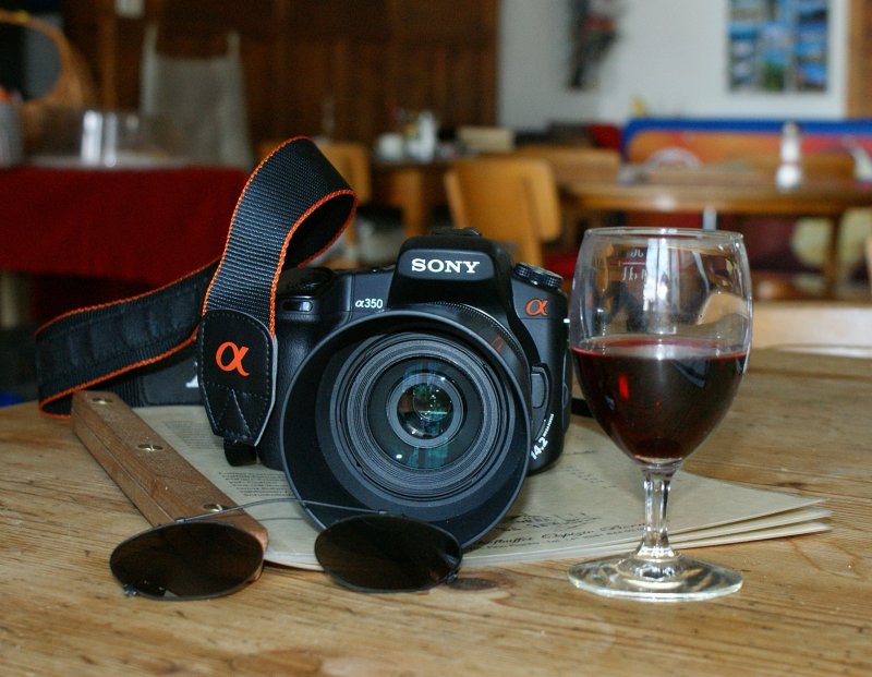 Fotopause bei Wein und guter Engadiner Wurst sowie einem freundlichem