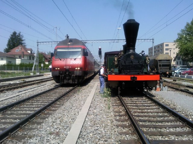 This matches the steam engine locomotive 2000 Geneva 28 in