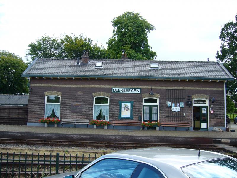 Beekbergen station building (NL) (automatically translated, Powered by Google) 