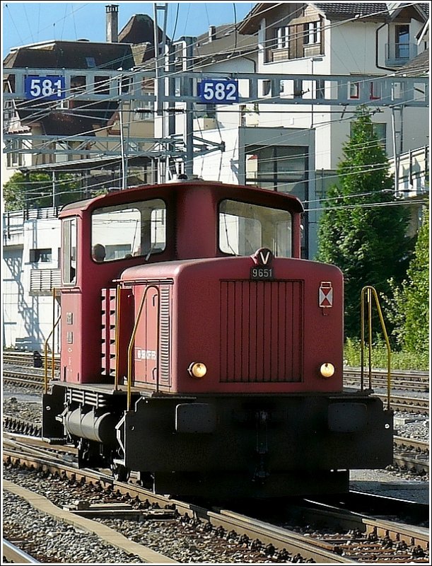 Tm 2/2 9661 durchf�hrt am 31.07.08 den Bahnhof von Spiez.