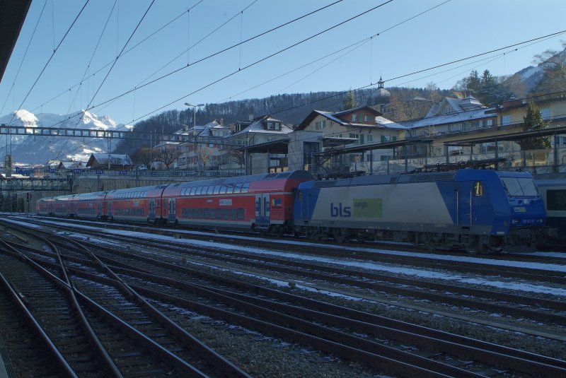 BLS Cargo 185 527 / 9 camouflaged with the DB