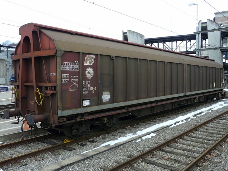 FS - on the station wagon parked Spiez Habillss 31
