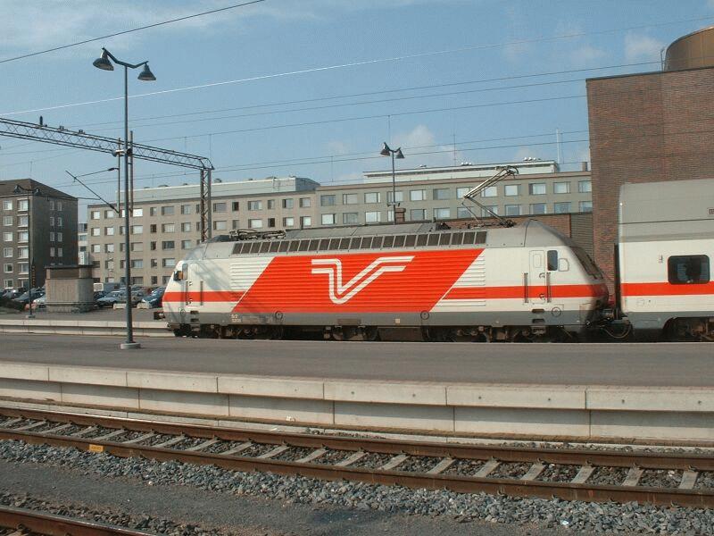 Sr2 locomotive with IC Oulu - Helsinki on 09.06.2002 in
