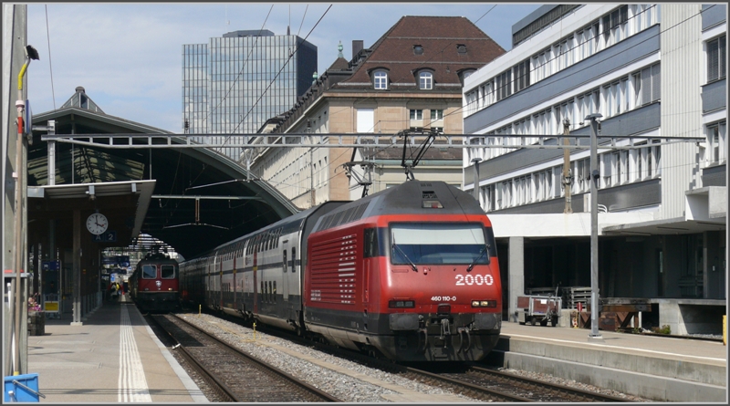 Auf Gleis 1 im St.Galler Hauptbahnhof steht IC732 nach Gen�ve
