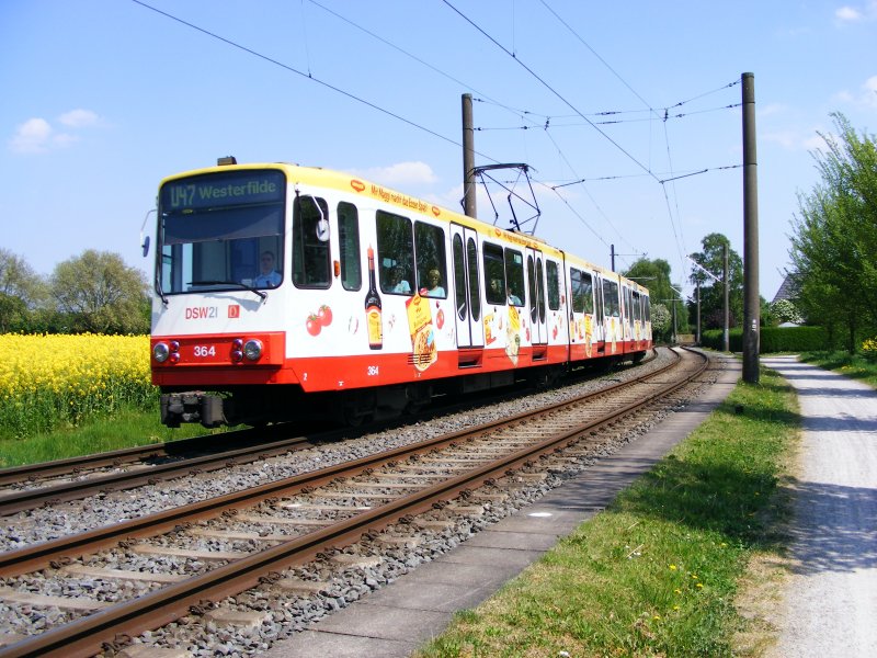 Ein dreiteiliger Stadtbahnwagen B der Dortmunder Stadtwerke hat Dortmund-Obernette gerade