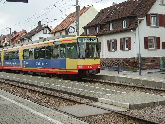 Ein GT 8 der AVG in Langensteinbach Bahnhof auf Gleis