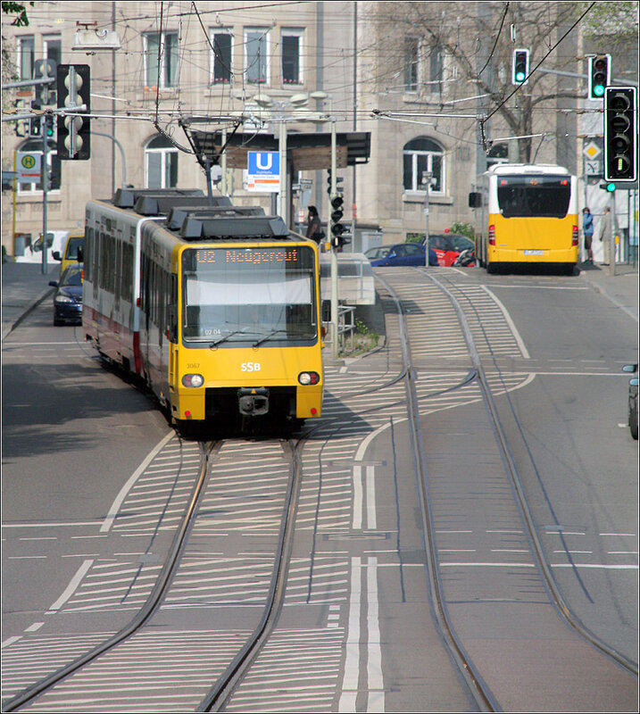 U2, distance to Hölderlinplatz: View of Hegel Road. A train