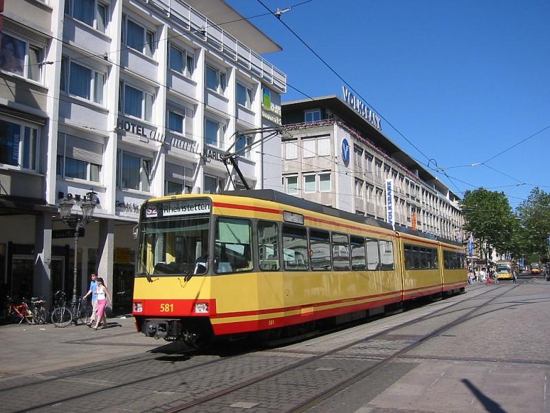 Stadtbahnwagen 581 des KVV fhrt am 19.06.2005 auf der Linie S2 mit Ziel Rheinstetten auf der Kaiserstrae in der Innenstadt von Karlsruhe.