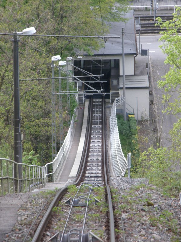 Das Schlussst�ck der Standseilbahnstrecke in Stuttgart auf der Fahrt in