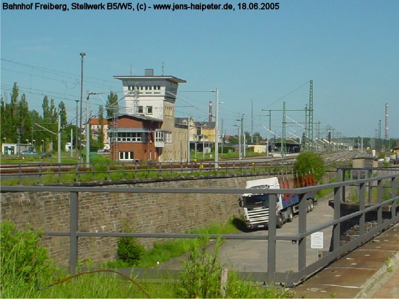 Bahnhof Freiberg, Stellwerk B5 von Westen aus. Foto: 18.06.2005 