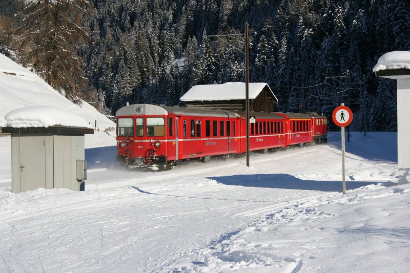 Ein Regionalzug Filisur - Davos mit der Ge 4/4 606