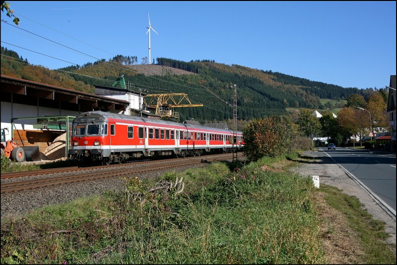 RB91 (RB 39 166) "Ruhr-Sieg-Bahn" leaves Lennestadt-Meggen direction Hagen Hbf