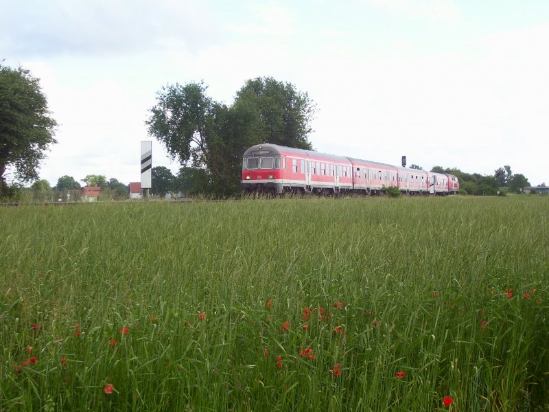 RE 32617 am 17.6.2008 s�dlich von Buchloe auf der Fahrt