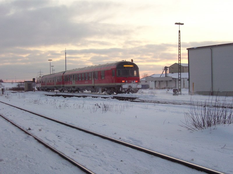 Der RE nach Lindau verl�sst Buchloe am 18.2.2009. 