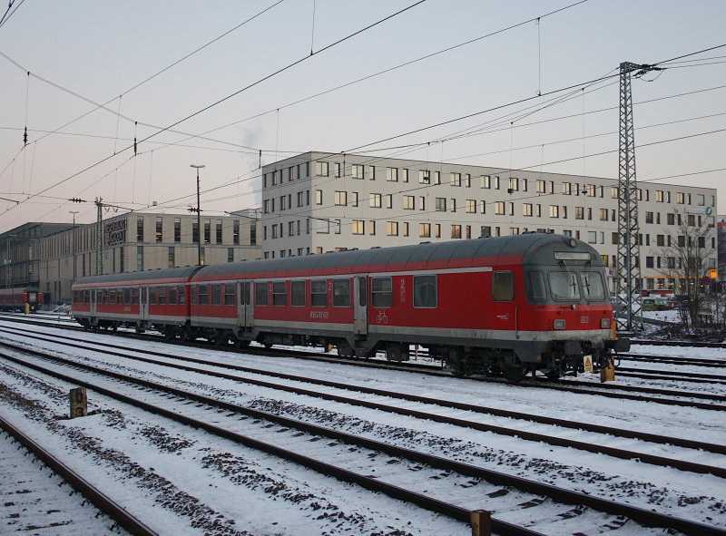 Ein Karlsruher Steuerwagen am 09.01.2009 abgestellt im Regensburger Hbf. 
