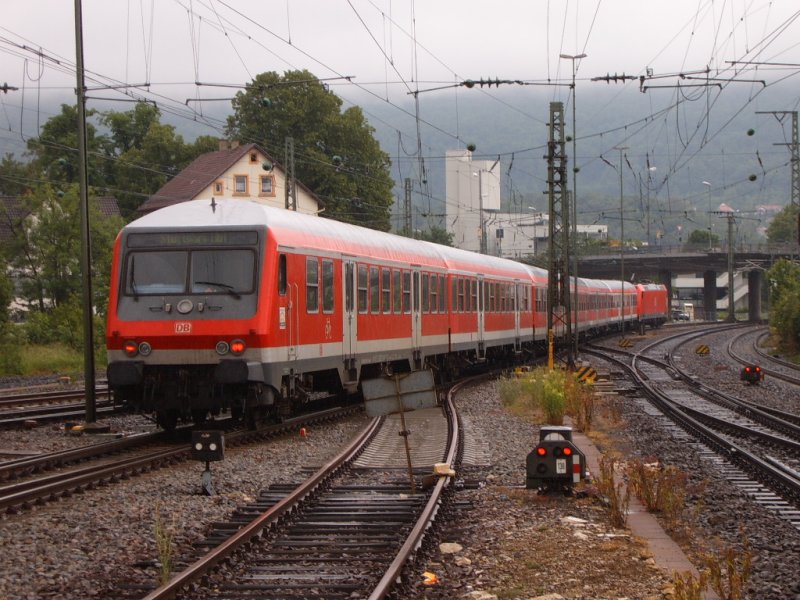 A Bnrdzf-control car on the way to Stuttgart main station