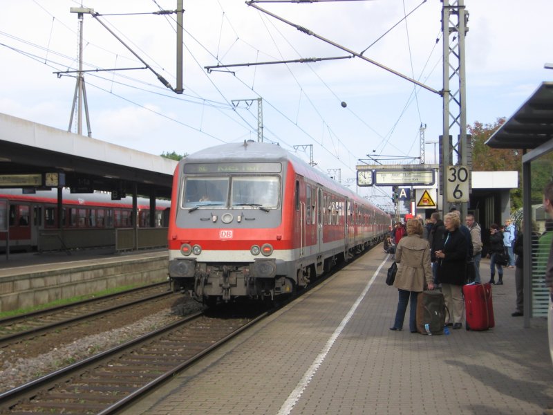Ein Wittenberg-Steuerwagen verl�sst Elmhorn am 01.10.2007 am Ende des RE
