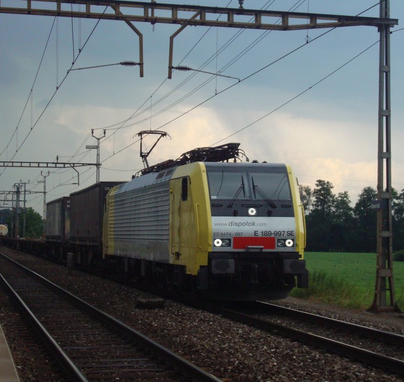 Die E 189 997 SE f�hrt am 03.07.2008 bei Gewitterstimmung