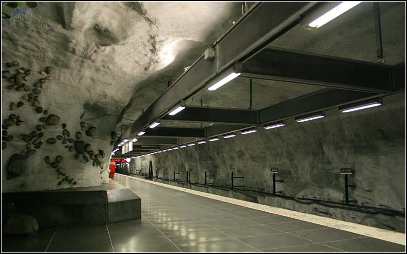 Blue line to Akalla, Station "Näckrosen. After the station Solna