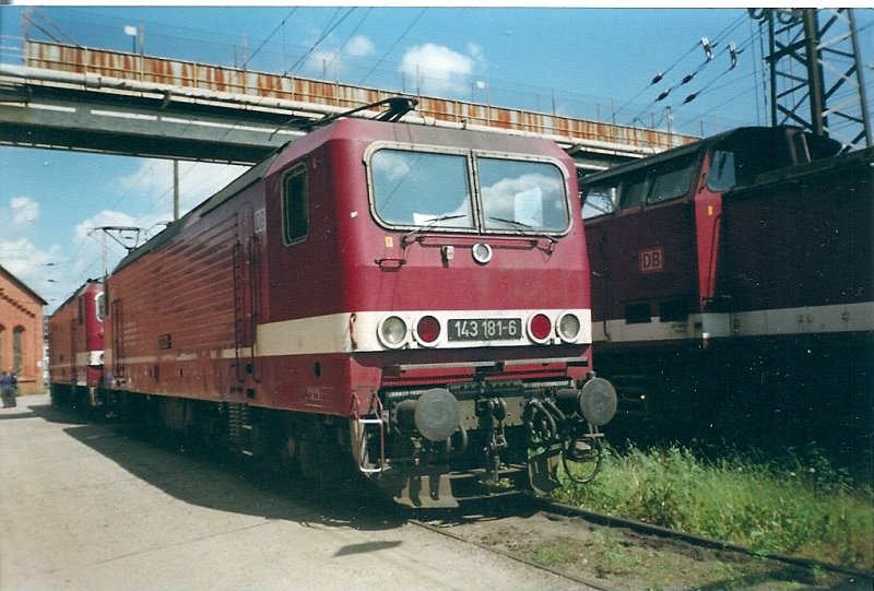 143 181 im Juni 1999 im Bw Stralsund. 