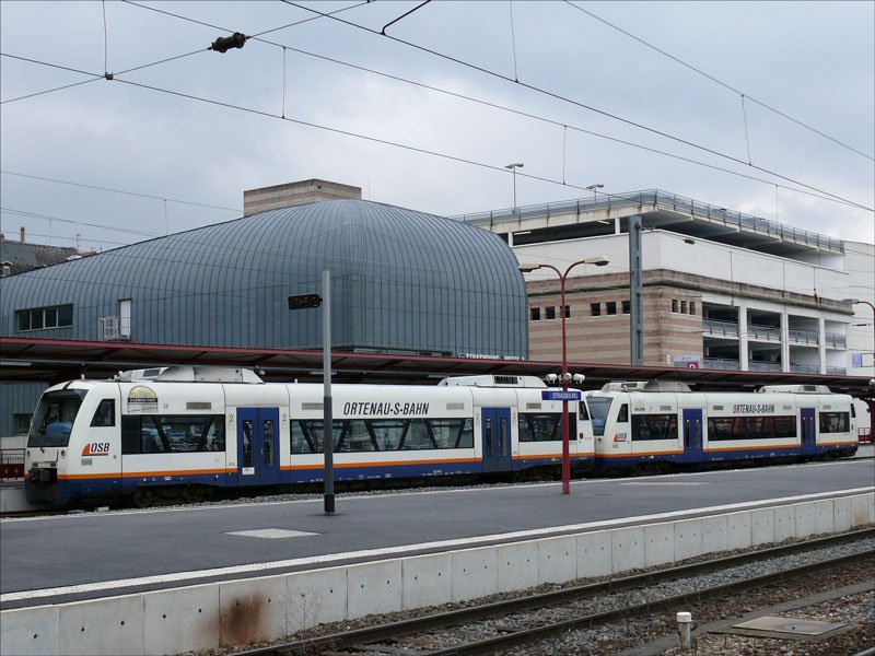 Nur �ber den Bahnsteig hinweg noch erwischt: die ORTENAU-S-BAHN mit