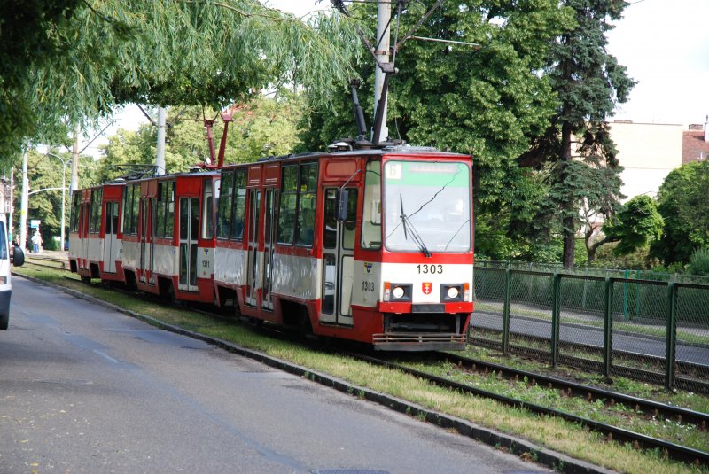 Gdansk, 19.06.2007, tram line 6 between the stations and Derdowskiego