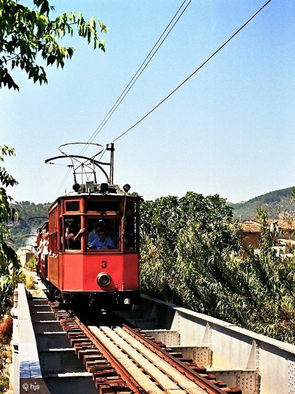 Straenbahn Sller: Tw 3 am Ortsrand von Sller (12. Mai 1987)