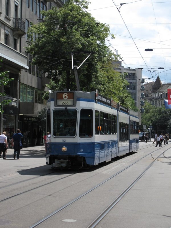 VBZ 2120 Tram 2000 S�nfte als Linie 6 Richtung Zoo.