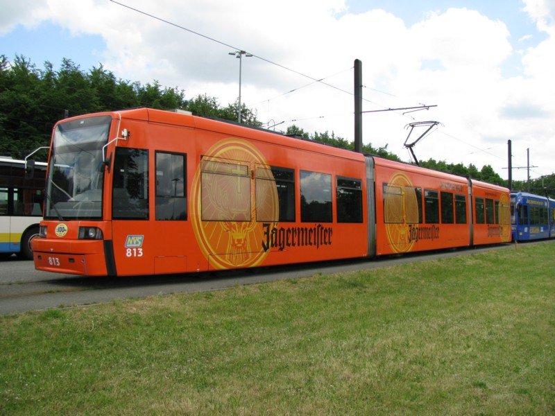 StraßenbahnZug vom Typ Schwerin 2001, Nr. 813 der Nahverkehr Schwerin
